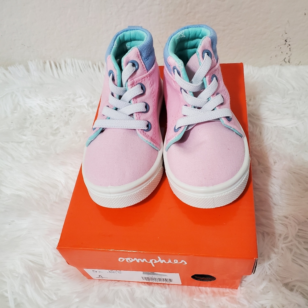 New in Box Toddler High Top Shoes Size 5